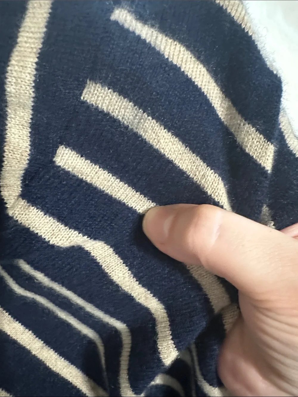 Men’s jcrew 100% Cashmere crewneck sweater in stripe Navy Blue Cream size M